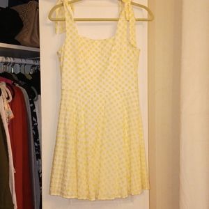 Beautiful shoulder tied yellow sundress